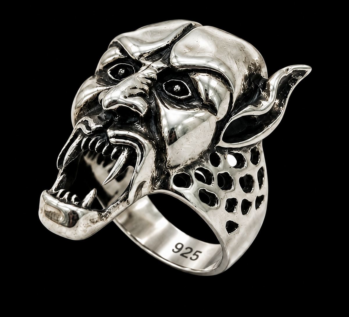 A silver panther ring with an adjustable closure, featuring a bold and elegant design.