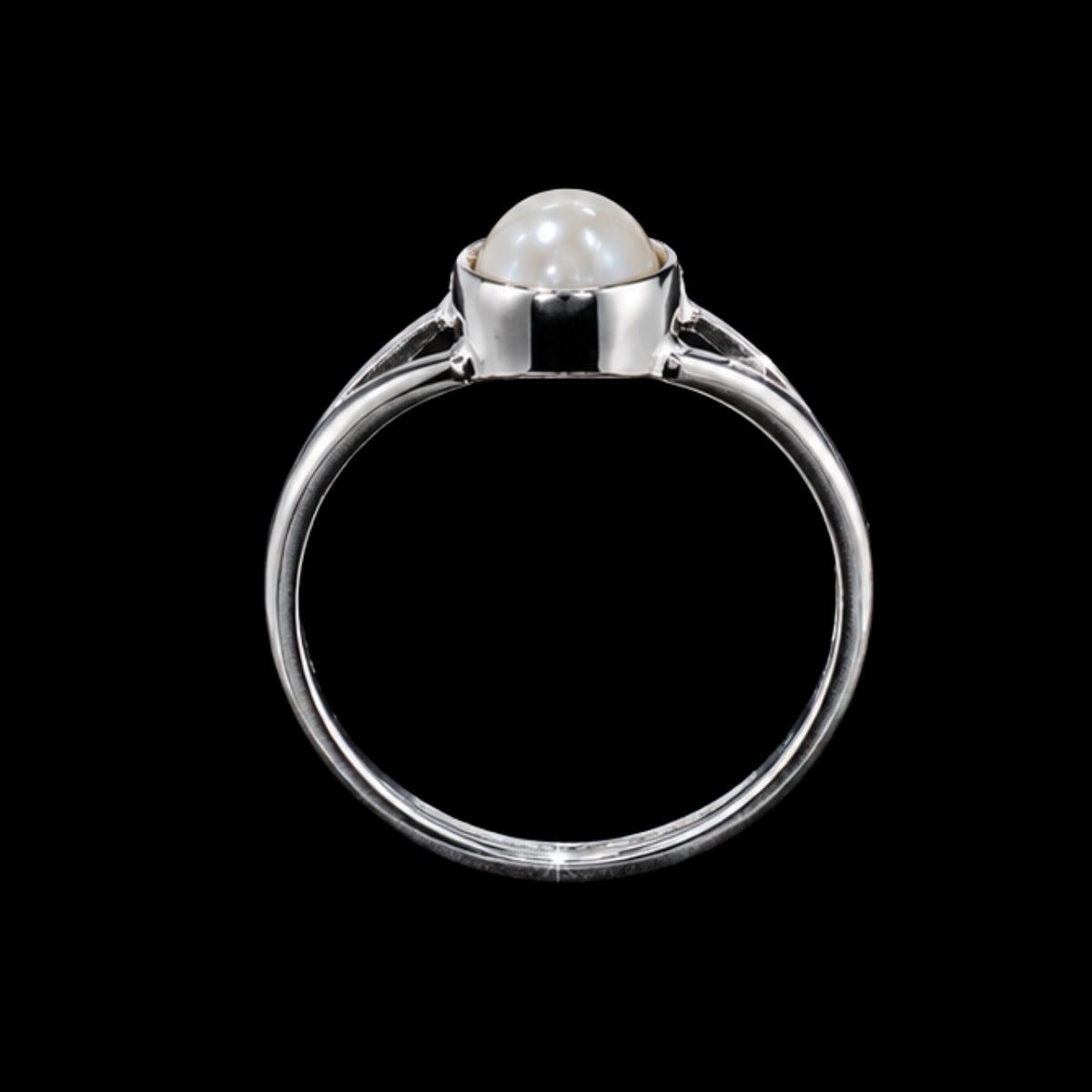 A silver-tone ring with a round pearl set in a silver-tone setting.